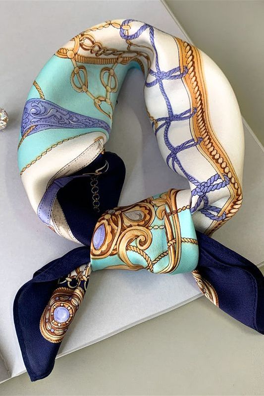 Elena-huivi (100 % hedvábí - 53 cm)