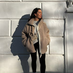 Kaja™ teddy plášť – Měkký & nadčasový