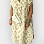 Letní šaty s kulatým výstřihem