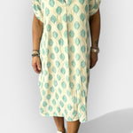 Letní šaty s kulatým výstřihem