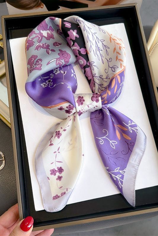 Violetta-háčkovaný šátek (100% hedvábí - 68cm)